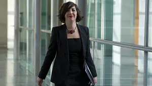 La líder de Podemos obliga a suspender un juicio al advertir antes de empezar que no está colegiada como abogada