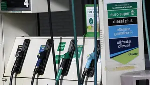 Un hombre se 'olvida' a su hija de siete años en una gasolinera tras parar a repostar