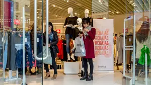 El inicio de las rebajas en Navarra, en imágenes