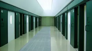 Un preso agrede y lesiona a tres trabajadores de un hospital psiquiátrico por una bandeja