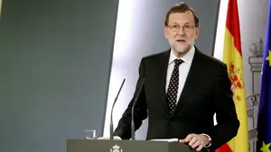 Rajoy dice que "España necesita un presidente con dignidad" sin humillarse ni hipotecarse