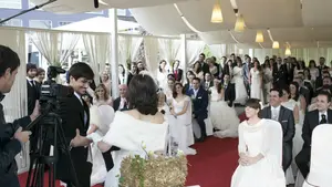 Cien novios vuelven a darse el "sí quiero" junto a los actores Alex Maruny y Andrea Dueso