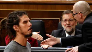 Pilar Cernuda tacha de poco higi&eacute;nicos a los diputados de Podemos:&nbsp;"No aguanto que huelan mal"