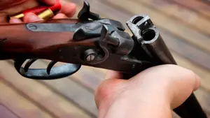 Hallan los cadáveres de una pareja de treintañeros con disparos en la cabeza en la trasera de una gasolinera