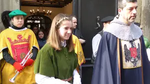 Luc&iacute;a P&eacute;rez, elegida Reina de la Faba 2016 en la fiesta medieval de Sang&uuml;esa