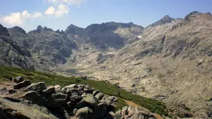 Un montañero muere en Gredos tras caer desde una altura de 100 metros