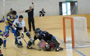 El Iruña hockey vence al Patín Burgos en la Rochapea y se sitúa como líder en solitario de la Liga Norte
