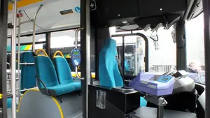 Le roban un euro y le parten la boca: condenan a dos hombres borrachos por agredir a un chófer de una villavesa