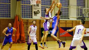 Megacalzado Ardoi mantiene el liderato ganando en la pista del Grupo Santiago