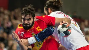 España cae ante Dinamarca y está obligada a ganar a Hungría y Rusia