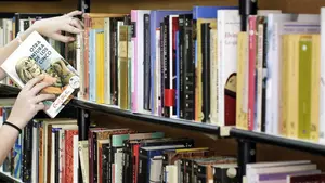 Denuncian que Aranzadi compra libros de 'carga política radical' para Pamplona en el negocio de Cuenca