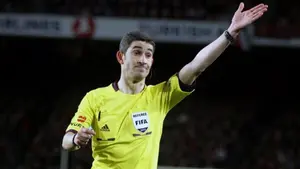 Undiano Mallenco, un pamplonés de récord en el arbitraje: "La gente piensa en agresiones e insultos, pero es todo lo contrario"