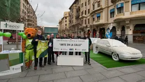 Pamplona recibe el  'Arte en la calle contra el cáncer' en el Día Mundial de esta enfermedad