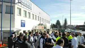 Faurencia pide al Gobierno foral y a Volkswagen que se impliquen para evitar el cierre de la planta