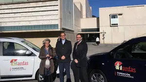 Fundación Caja Navarra subvenciona la compra de dos coches para la Red de Viviendas de ANFAS
