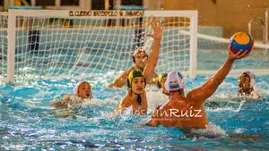 WP Navarra consigue la quinta victoria ante Sant Feliú en la piscina de Amaya