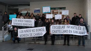 Los padres de Donibane plantan cara a Asirón, se quedan en su escuela y exigen seguir en castellano