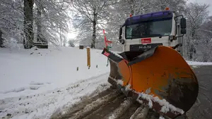 Movilizados 100 quitanieves ante el riesgo de nevadas desde este miércoles a partir de los 500 metros