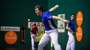 Artola-Albisu ganan y dependen de sí mismos para pasar a semifinales