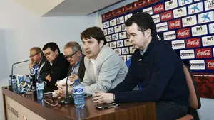 Los directivos de Osasuna salen al paso de las cr&iacute;ticas: "Ni los jugadores pidieron a Vasi, ni el que dirige el equipo es Alfredo"