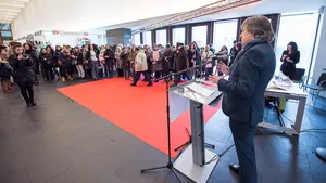 El entrenador de Osasuna inaugura la feria de oportunidades Pamplona Stock en Baluarte