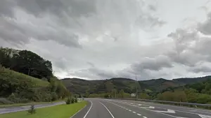 Fallece un conductor al chocar su furgoneta contra un camión en Bera