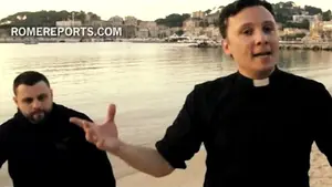 El sacerdote español que evangeliza a ritmo de rap