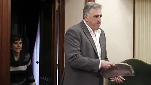 Asirón habla "a título institucional" pero se niega a decir que el Ayuntamiento "condena" los altercados de kale borroka