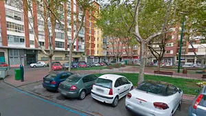 Detenido por golpear y lanzar a su mujer embarazada del coche en marcha 