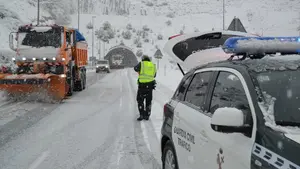 La Guardia Civil atiende 11 accidentes de tráfico, con un agente herido leve