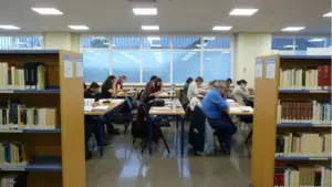 UNED Pamplona abre la biblioteca en Semana Santa