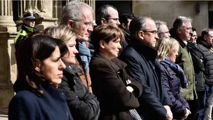 Las im&aacute;genes de la concentraci&oacute;n frente al Ayuntamiento de Pamplona en repulsa por los atentados de Bruselas