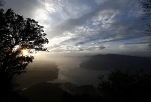 Intervalos nubosos, riesgo de lluvia y temperaturas en descenso