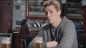 Ya está aquí la nueva campaña de Mahou con Torres, Estopa o Marta Hazas