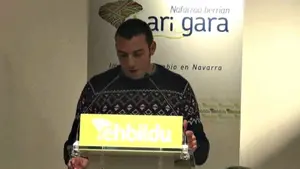 El alcalde de Berriozar (Bildu) la toma contra un vecino en el pleno y durante la lectura de una moción de condena a ETA