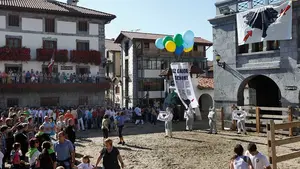 Arbizu vuelve a humillar a las víctimas de ETA con un brindis por sus presos