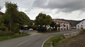 Un motorista de 68 a&ntilde;os, hospitalizado tras un susto en plena carretera de un pueblo de Navarra