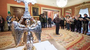 Las mejores imágenes del recibimiento del Ángel de Aralar en el Ayuntamiento