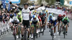 El británico Cummings gana en Lesaka y Mikel Landa sigue líder