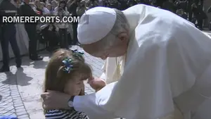 Lizzy, la niña que quiso ver al Papa antes de perder la vista