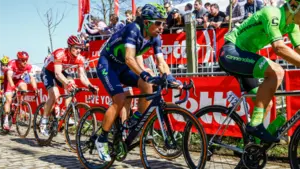 Movistar team confirma una doble lesi&oacute;n de Nelson Oliveira en su brazo izquierdo