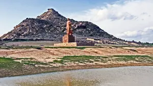 Una mujer y un menor trasladados al hospital tras salirse su coche de la vía en Bardenas