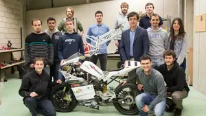 Trece estudiantes de ingeniería de la UPNA diseñan una moto eléctrica de competición 