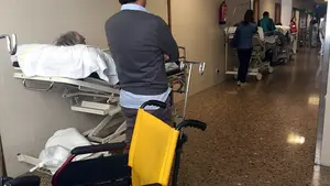 Colapso total en el hospital Reina Sofía de Tudela, con decenas de pacientes por los pasillos