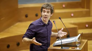 El diputado navarro Eduardo Santos (Unidos Podemos) pregunta al Gobierno central sobre la relación laboral de los presos