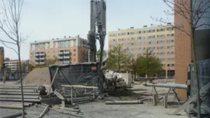 Se rompe la tubería de una excavadora y produce un escape de gas en Pamplona