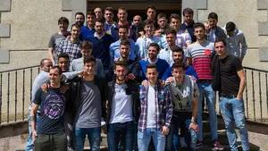 La plantilla de Mart&iacute;n Monreal lima asperezas comiendo juntos en una bodega de Ler&iacute;n