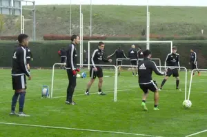 Entrenamiento de Osasuna en Tajonar, con el fútbol - tenis