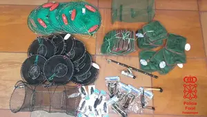 La Policía Foral decomisa un centenar de artes prohibidas para la pesca y denuncia a nueve comercios