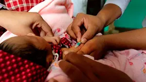 Los pediatras recomiendan incluir la vacuna contra el meningococo tipo B en el calendario vacunal